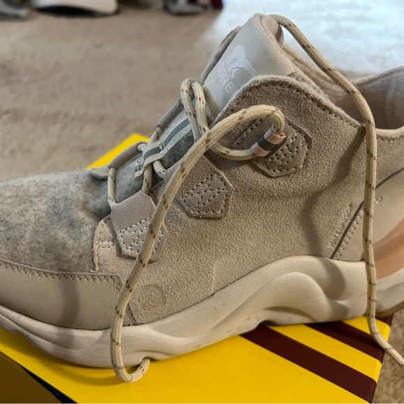 White booties - Picture 2 of 3